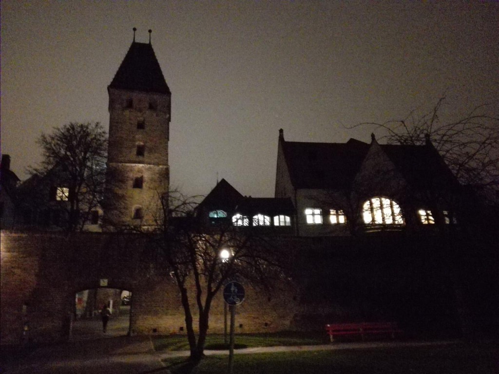 Zugang zur Altstadt von der Donau aus