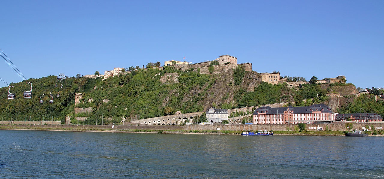 Festung Ehrenbreitstein von Rhein aus gesehen (Foto Holger Weinandt)