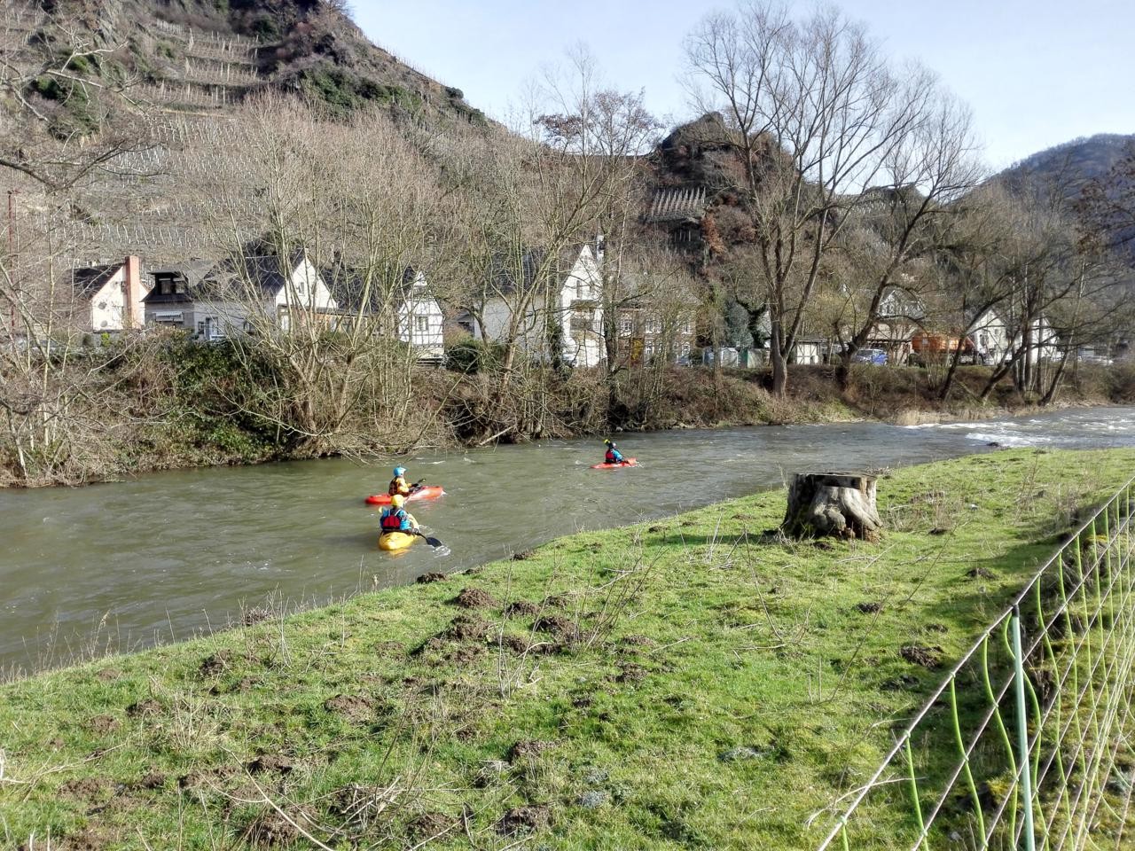 Wildwasserpaddler auf der Ahr