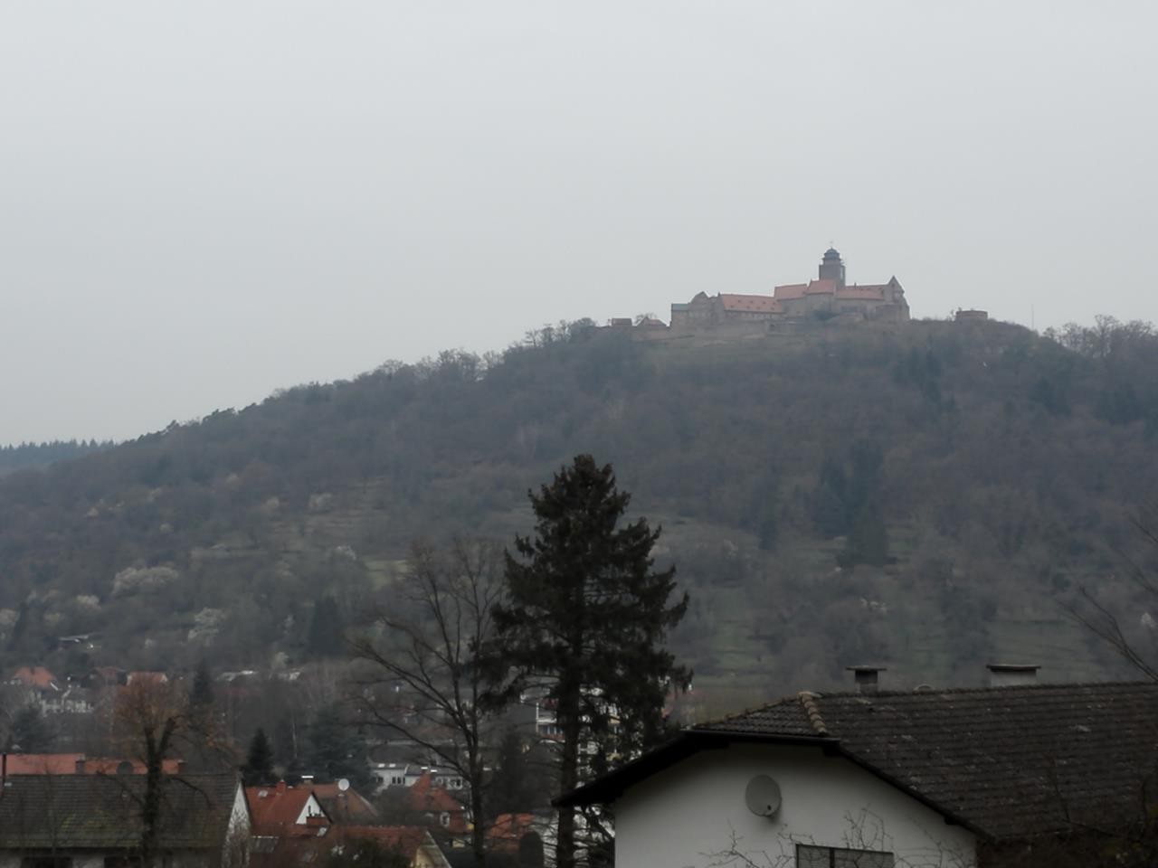 Burg Breuneberg oberhalb des gleichnamigen Ortes