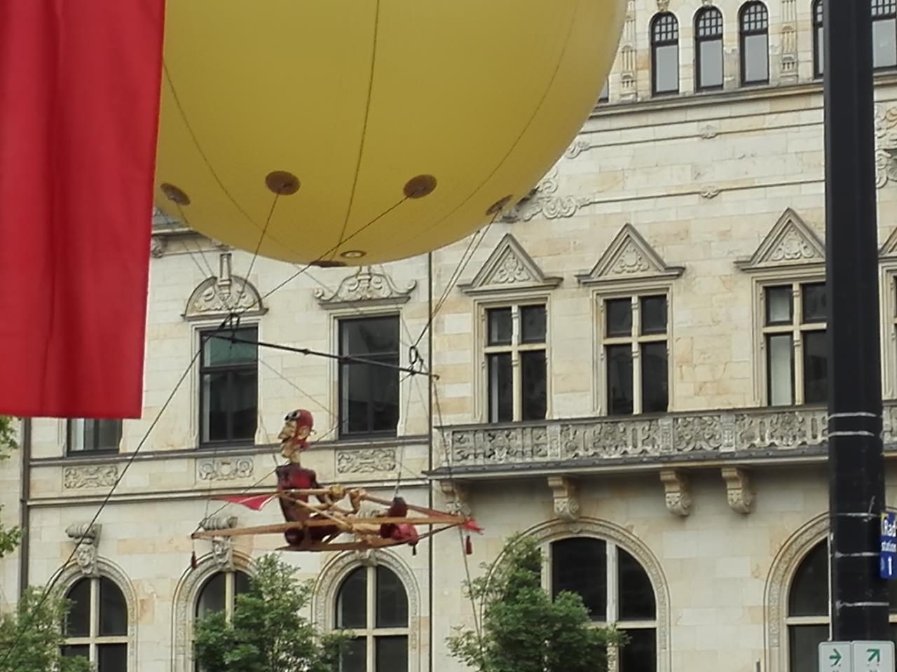 Die Künstlergrupe ALTREGO mit „BARON OTTO VON TOUNIX” 