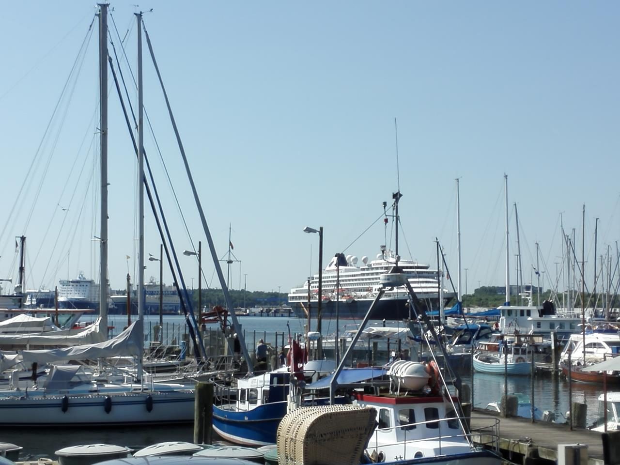 Der Fischereihafen von Travemünde. Im Hitergrund das Finnland-Kai.