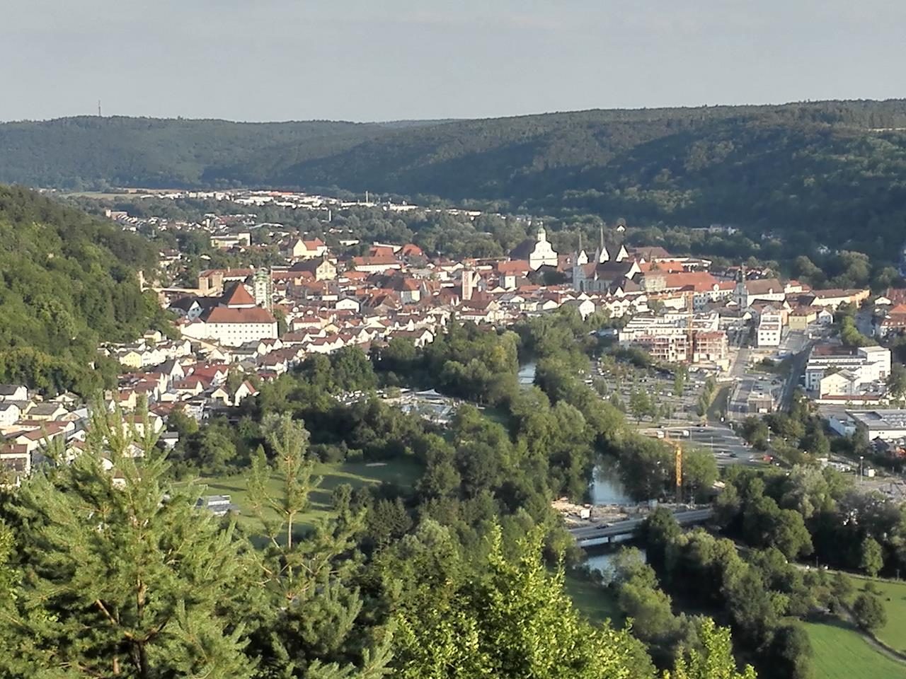 Blick auf das Zentrum von Eichstätt vom Altmühl Panoramaweg