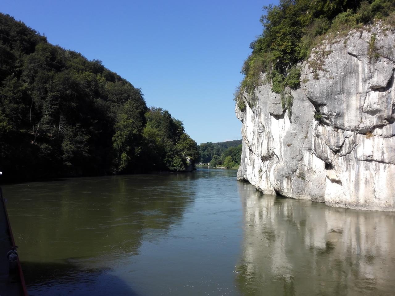 Der Donaudurchbruch bei Kelheim: Nirgends ist die Donau in Bayern schmaler und tiefer.