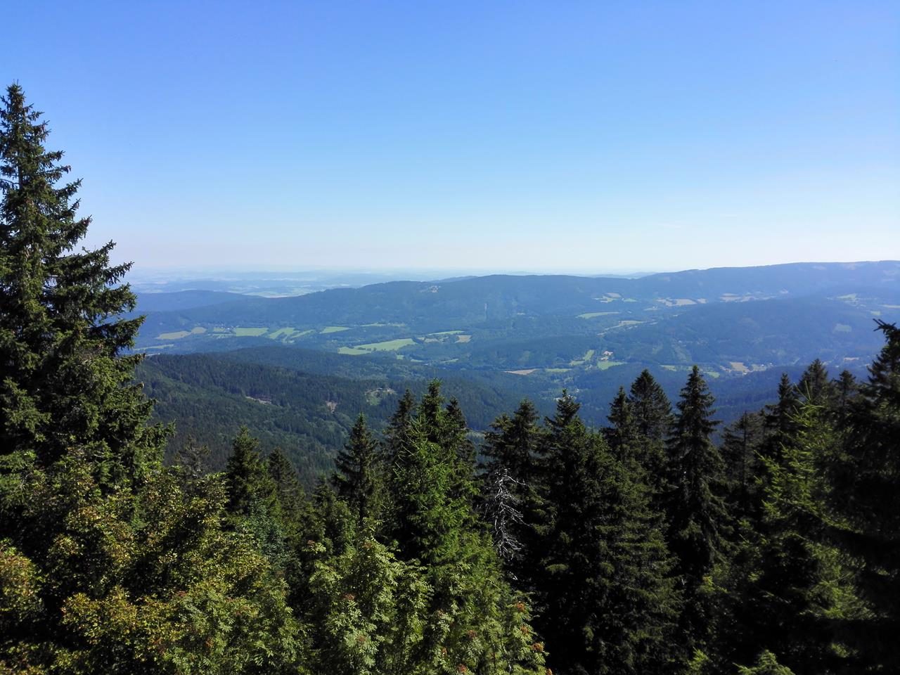 Blick vom Ossergipfel in Richtung Tschechien