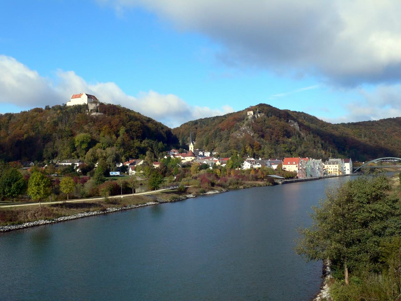 Riedburg im Altmühltal am Fuße der Rosenburg und der beiden Ruinen Rabenstein und Tachenstein