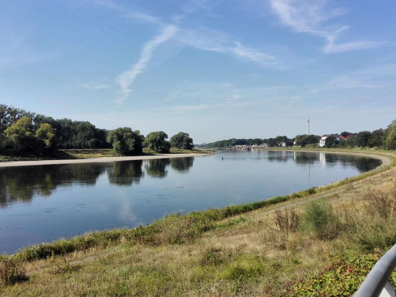 Bei Coswig schlägt die Elbe einen großen Bogen