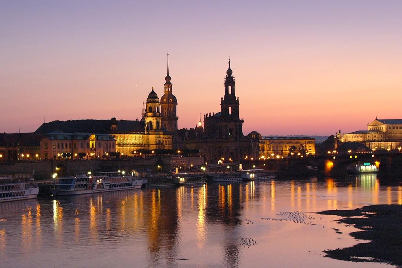 Die Altstadt von Dresden bei Spnenunergang (Foto Nikater)