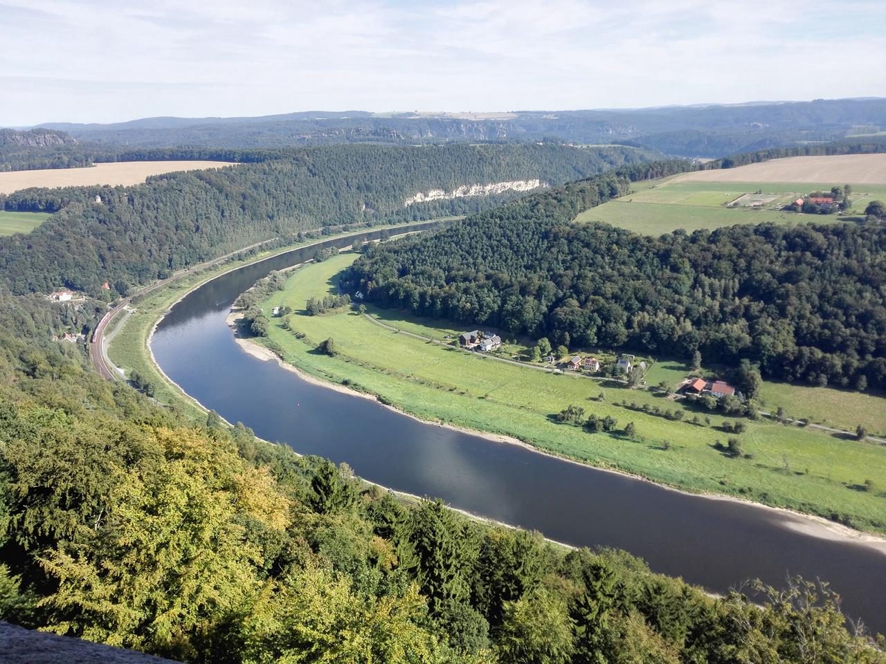 Hier schlägt die Elbe einen Bogen um den Lilienstein