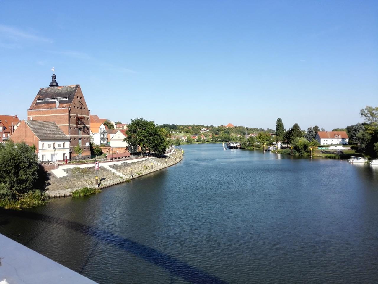 Die Haveö wenige hndert Meter vor ihrer Mündung in die Elbe