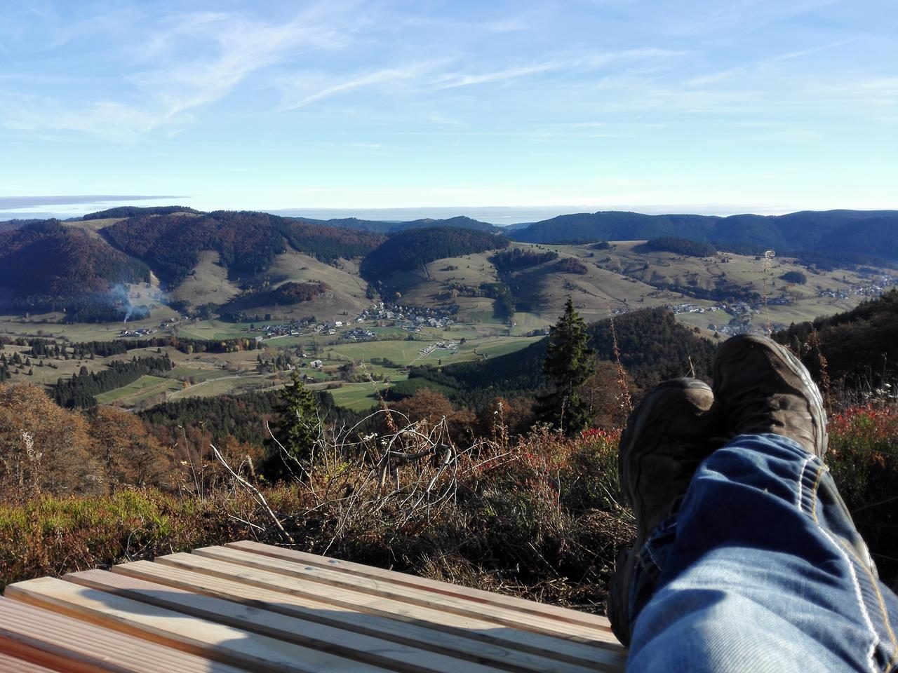 Gipfelluxus auf dem Blößling: Eine drehbare Relxliege für die Wanderrast