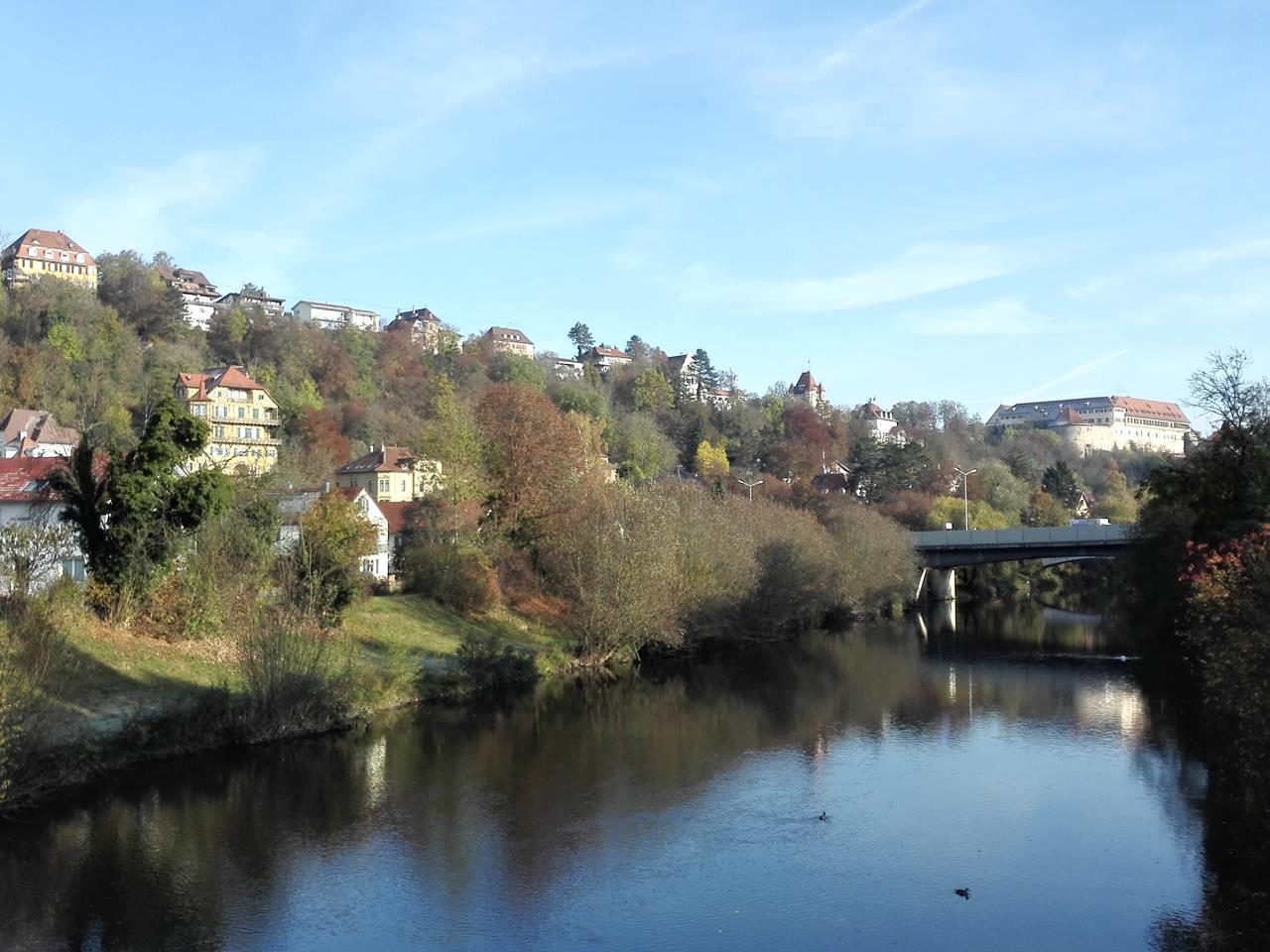 Blick von einer der zahlreichen Neckarbrücken in Richtung Altstadt