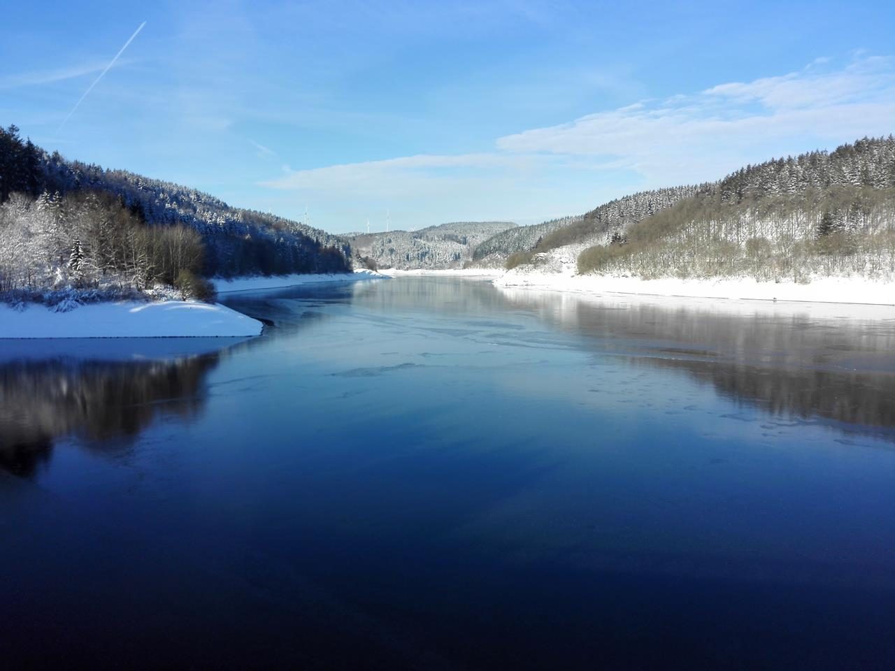 An der Oleftalsperre im Schnee