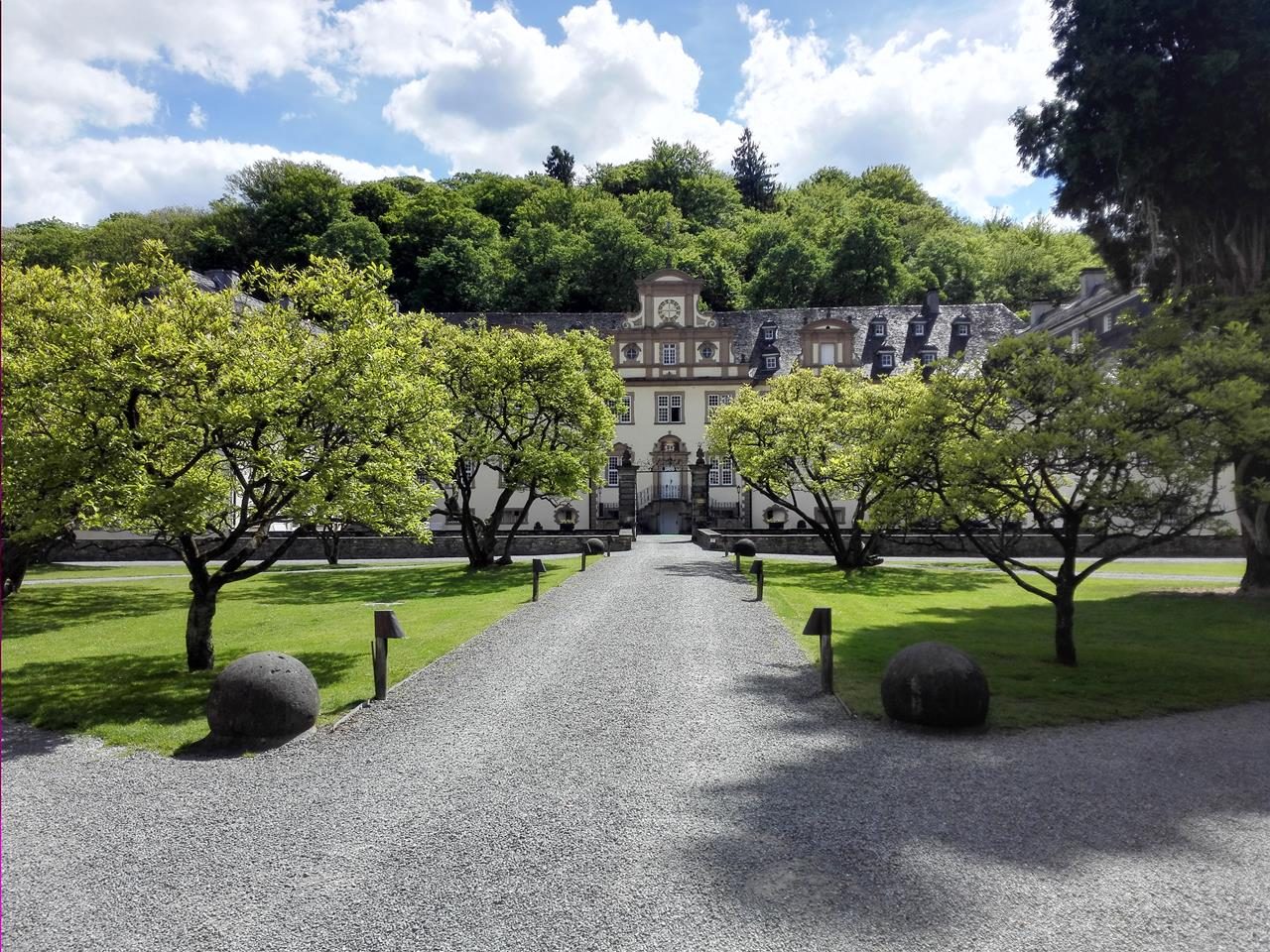 Am Wasserschloss Ehreshoven