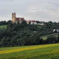 Hinauf zur Schönebergkirche