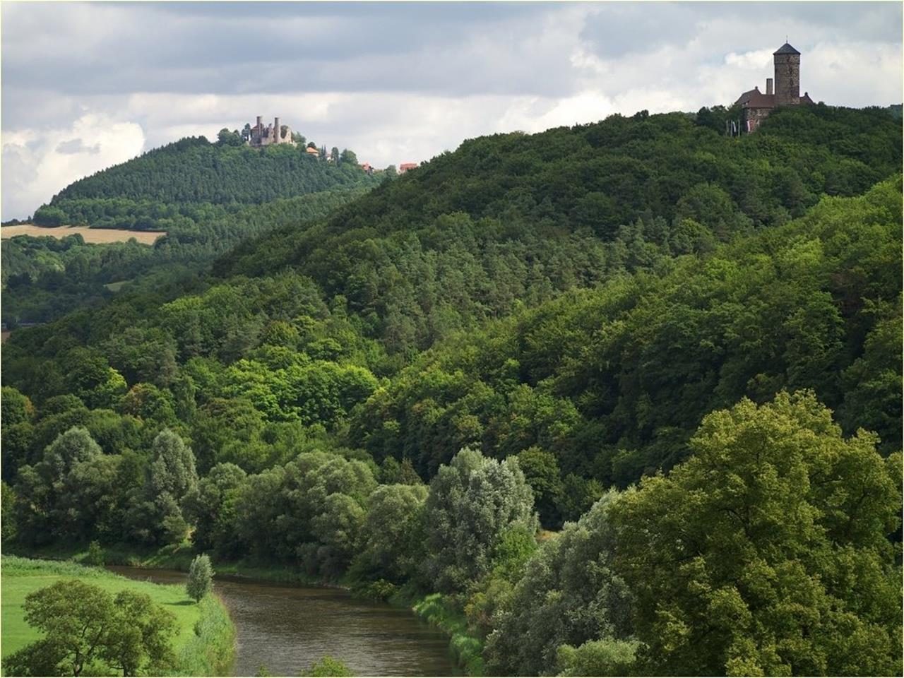 Zwei feindliche Burgen über dem Werratal