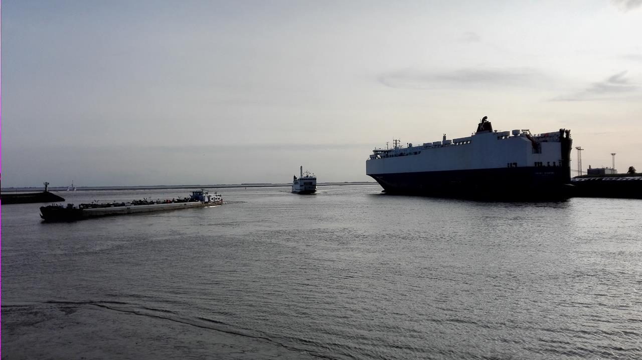 Am Seehafen von Emden