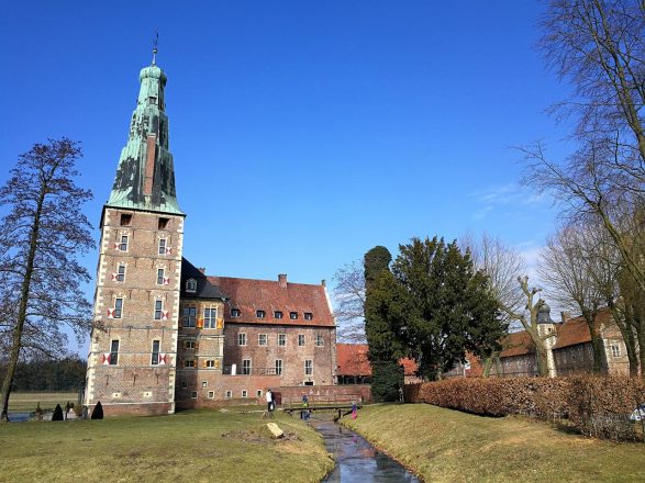 Schloss Raesfeld in der Wintersonne