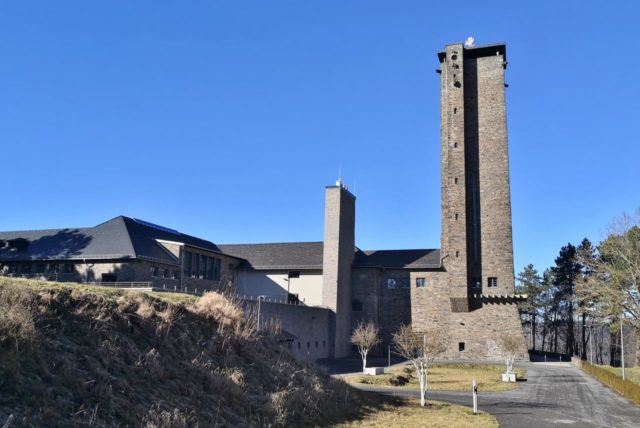 Sonne über der Burg Vogelsang