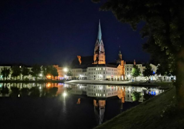 Schwerin bei Nacht