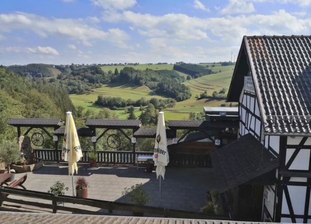 Zwei Burgen und ein Kloster