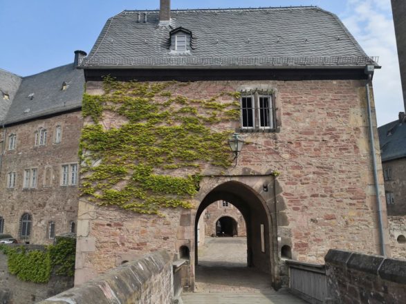 Mächtige Burg Steinau