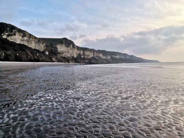 Strand mit Erdöllager