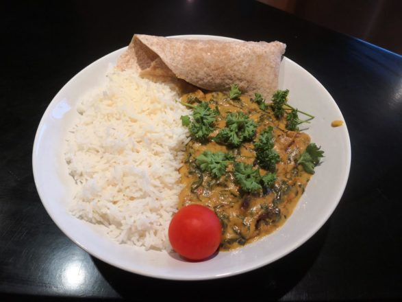 Joghurt-Curry mit Spinat