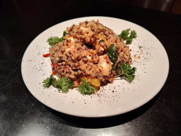Kühler Quinoa-Salat