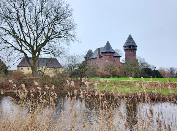 Burg Linn im Regen