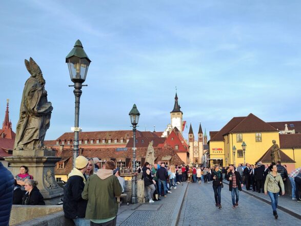 Die Stadt der Brückentrinker