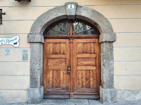 Die Türen von Hall in Tirol
