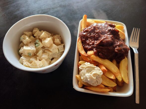Ich liebe Frites Goulasch!