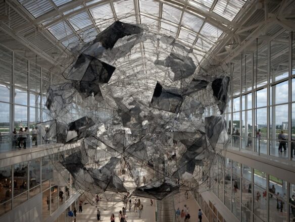 Netzgebilde wie bei Tomás Saraceno